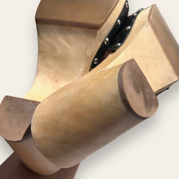 Nine West Black and Tan Sandals - Picture 2 of 4